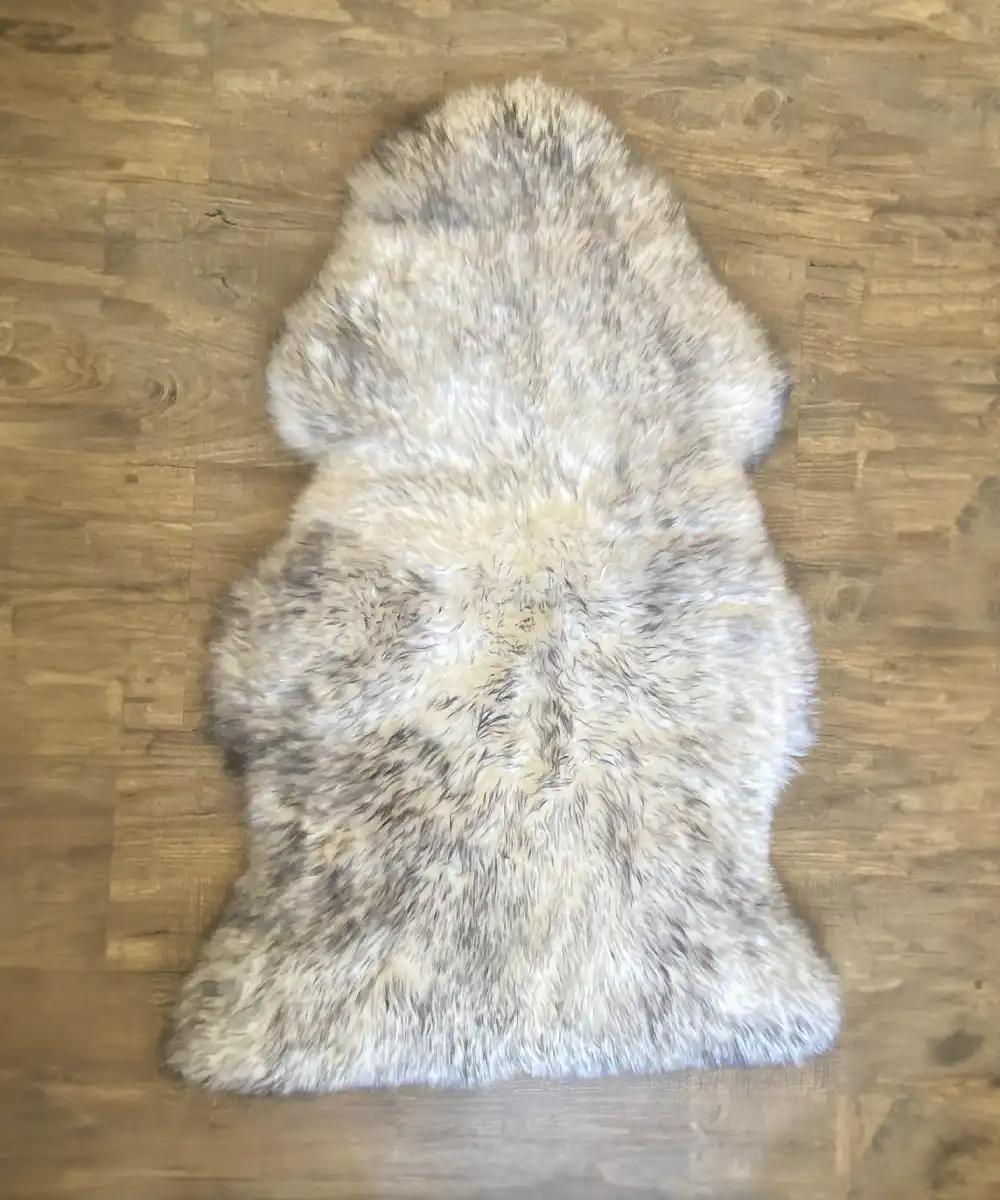 1021059906 Dekorations und Sitz Fell Merino besonders Blacktip Dekorations und Sitz Fell Merino besonders in Blacktip oder Wolftip – Bild 1