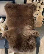 Dekorations und Sitz Fell heimelig naturbraun (organisch) – Bild 3