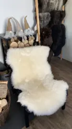 Dekorations und Sitzfelle Merino ursprünglich pflanzlich (Akazie) – Bild 3