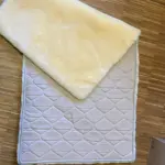 Betteinlage Merino aus ganzen Fellen mit Soffunterfütterung in golden – Bild 3