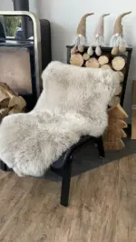 Dekorations und Sitz Fell Merino ansprechend platingrau – Bild 2