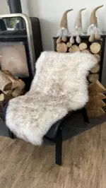 Dekorations und Sitz Fell Merino besonders in Blacktip oder Wolftip – Bild 2