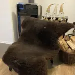 MEGA Fell - Merino Bock big brown bear – Bild 3