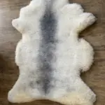 MEGA Fell - Merino Bockfell grau weiss